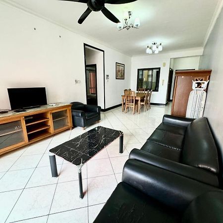 Marina Court Vacation Home 3 Bedrooms - Kota Kinabalu Esterno foto