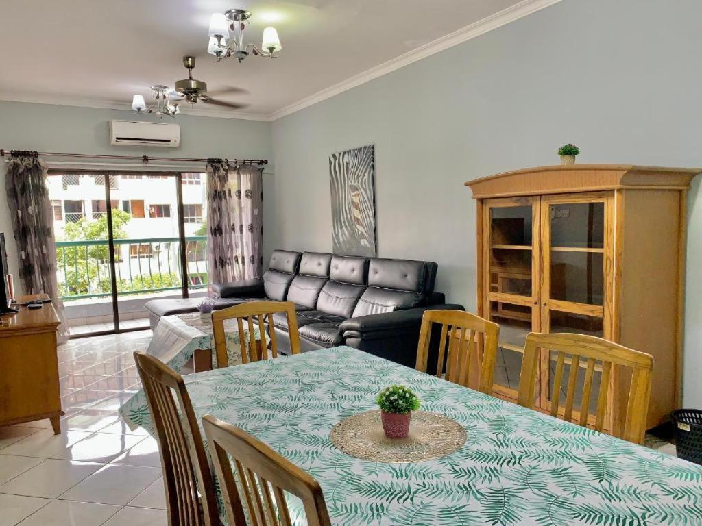 Marina Court Vacation Home 3 Bedrooms - Kota Kinabalu Esterno foto
