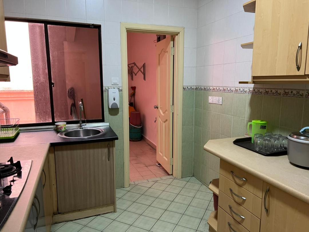 Marina Court Vacation Home 3 Bedrooms - Kota Kinabalu Esterno foto