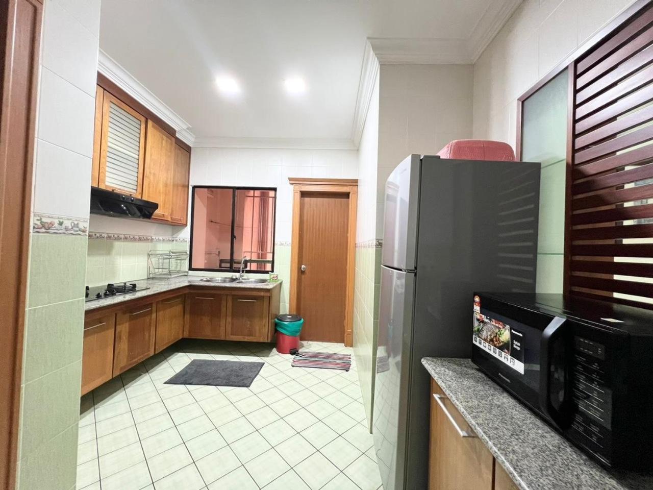 Marina Court Vacation Home 3 Bedrooms - Kota Kinabalu Esterno foto