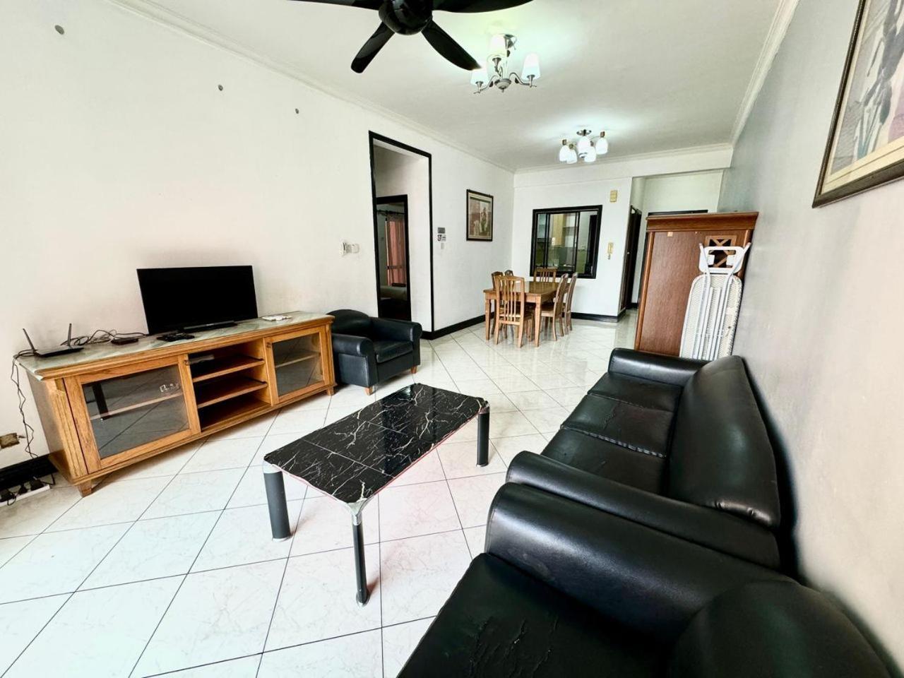 Marina Court Vacation Home 3 Bedrooms - Kota Kinabalu Esterno foto