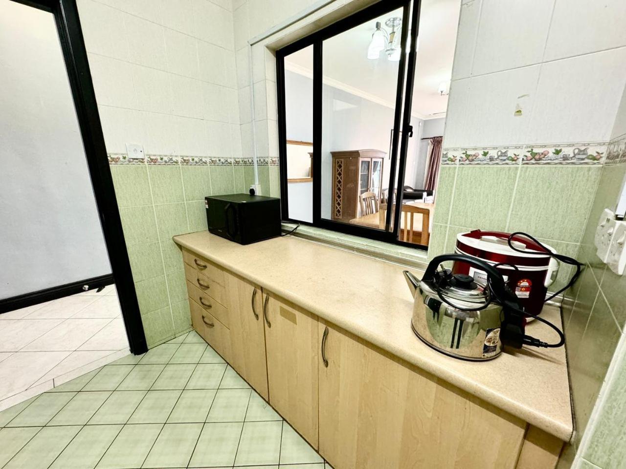 Marina Court Vacation Home 3 Bedrooms - Kota Kinabalu Esterno foto